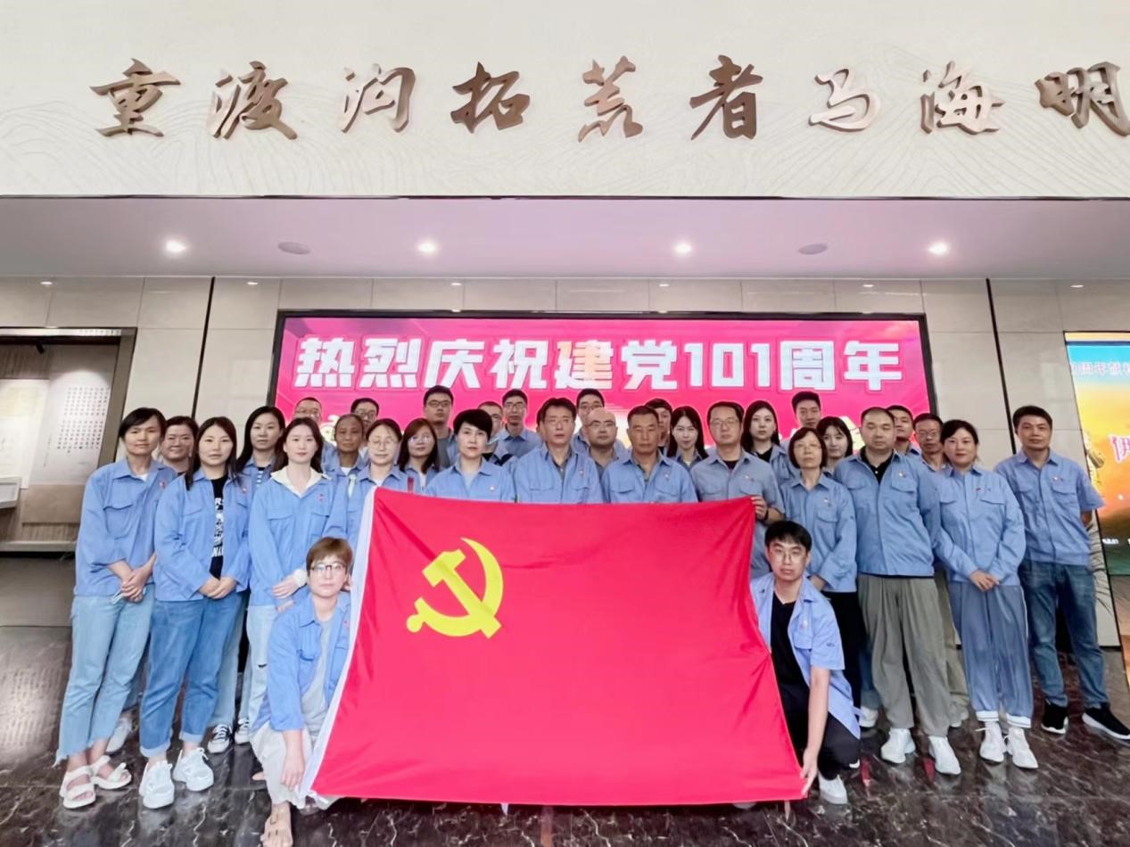向先進學(xué)習(xí)，向楷模致敬
